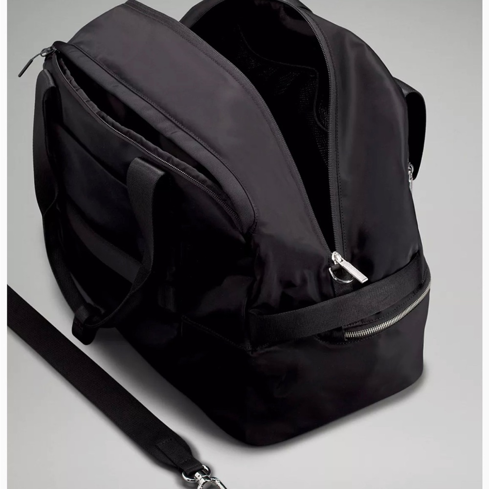 Lululemon City Adventurer Duffle Bag 29L - Picture 4 of 11